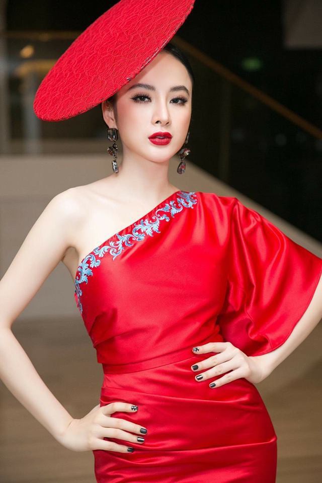 Mặc váy đầm lộng lẫy thôi chưa đủ, phải như Angela Phương Trinh chọn son môi “xuyệt tông” cùng trang phục nữa mới hoàn hảo - Ảnh 7.