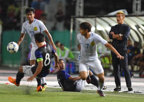 Huyền thoại bóng đá Nhật Bản Keisuke Honda “cực ngầu” trong ngày ra mắt đội tuyển Campuchia - Ảnh 1.