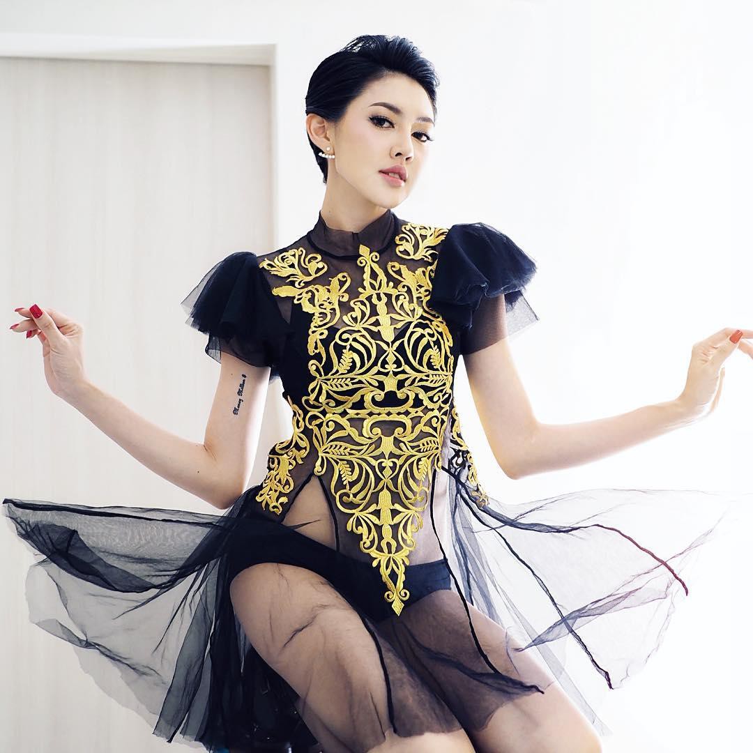 Á quân Thailands Next Top Model khiến dư luận bàng hoàng vì uống thuốc diệt cỏ, nhảy lầu tự sát ở tuổi 30 - Ảnh 6. Á quân Thailands Next Top Model khiến dư luận bàng hoàng vì uống thuốc diệt cỏ, nhảy lầu tự sát ở tuổi 30 - Ảnh 6.