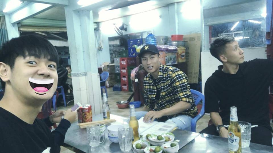 Hot boy cao 1m78 bị Miu Lê hành lên bờ xuống ruộng trong MV mới hoá ra là bạn của Đức Chinh, Văn Hậu - Ảnh 9. Hot boy cao 1m78 bị Miu Lê hành lên bờ xuống ruộng trong MV mới hoá ra là bạn của Đức Chinh, Văn Hậu - Ảnh 9.