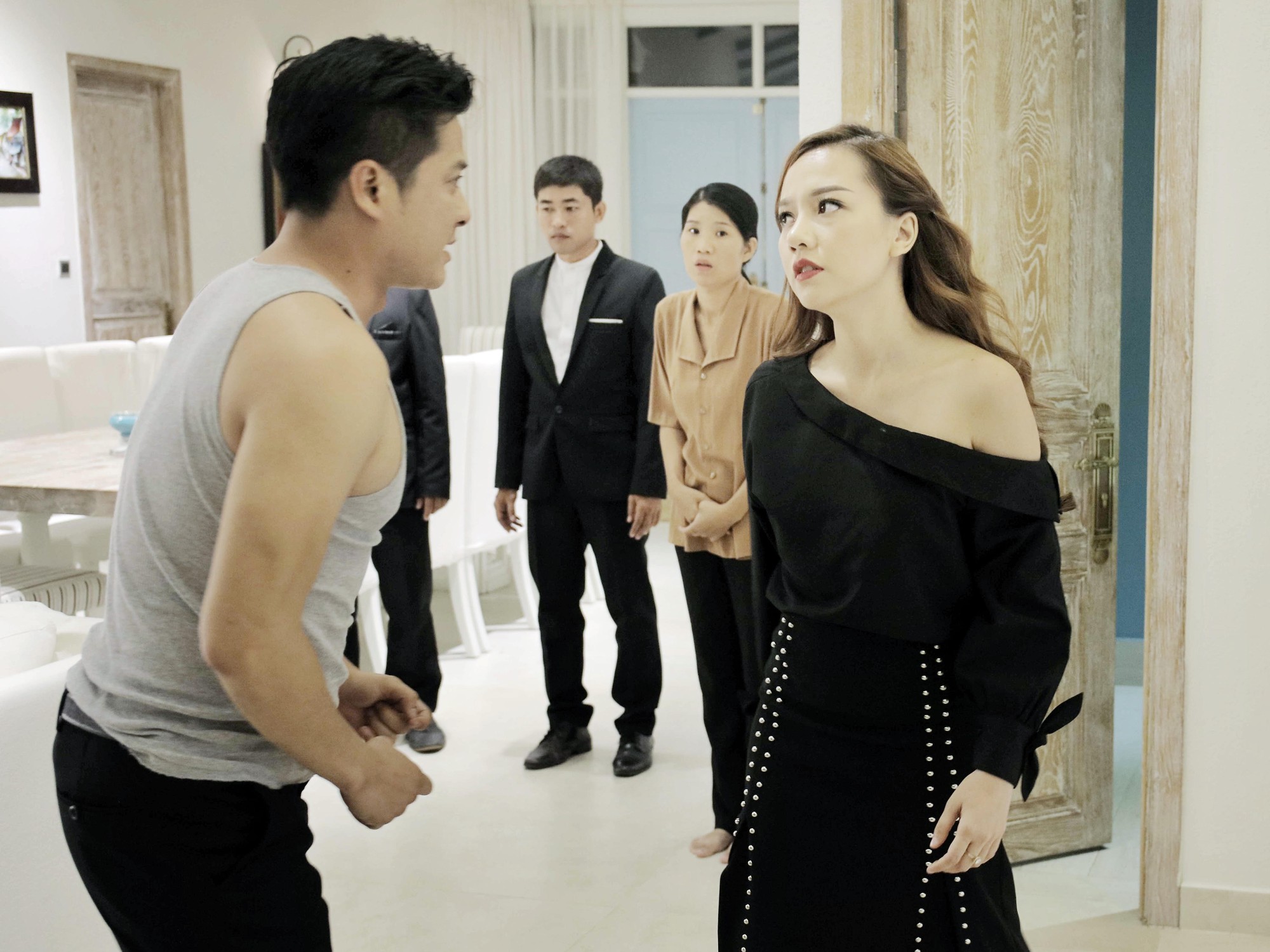 4 lý do khiến ác nữ giật chồng Băng Di trong Gạo Nếp Gạo Tẻ vừa đáng giận vừa đáng thương - Ảnh 3. 4 lý do khiến ác nữ giật chồng Băng Di trong Gạo Nếp Gạo Tẻ vừa đáng giận vừa đáng thương - Ảnh 3.