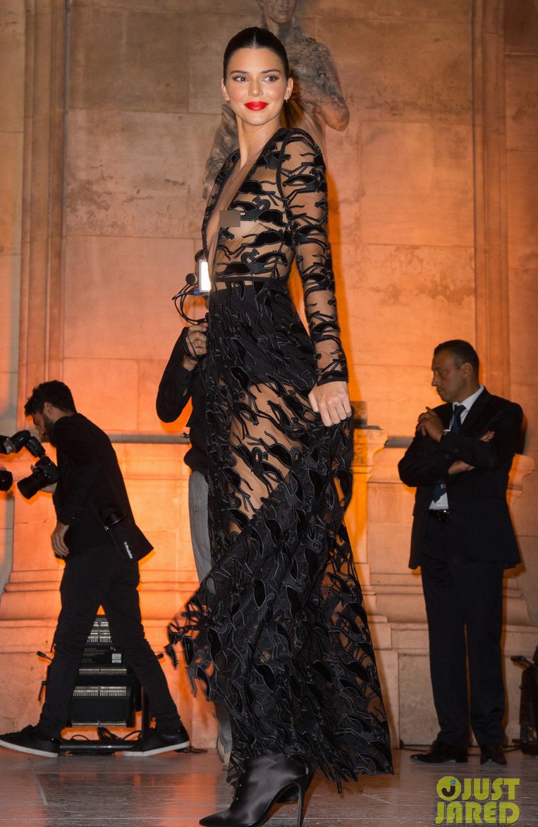 Lợi ích thần kỳ của khuôn ngực mini: Thả rông tới bến như Kendall Jenner mà vẫn không chướng mắt - Ảnh 6.