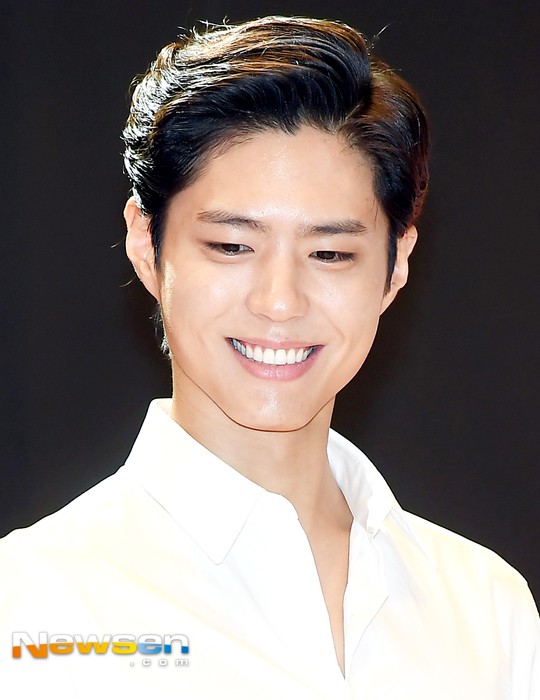 Park Bo Gum vớt lại 10 phần dung nhan nhờ... cắt tóc - Ảnh 3.