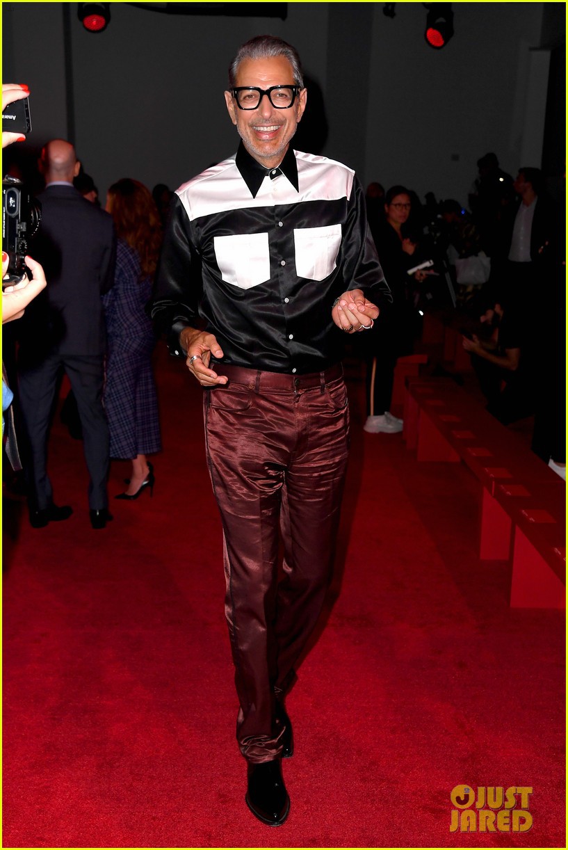 rami-malek-saoirse-ronan-jake-gyllenhaal-calvin-klein-nyfw-show-28-15367452933261678531773.jpg