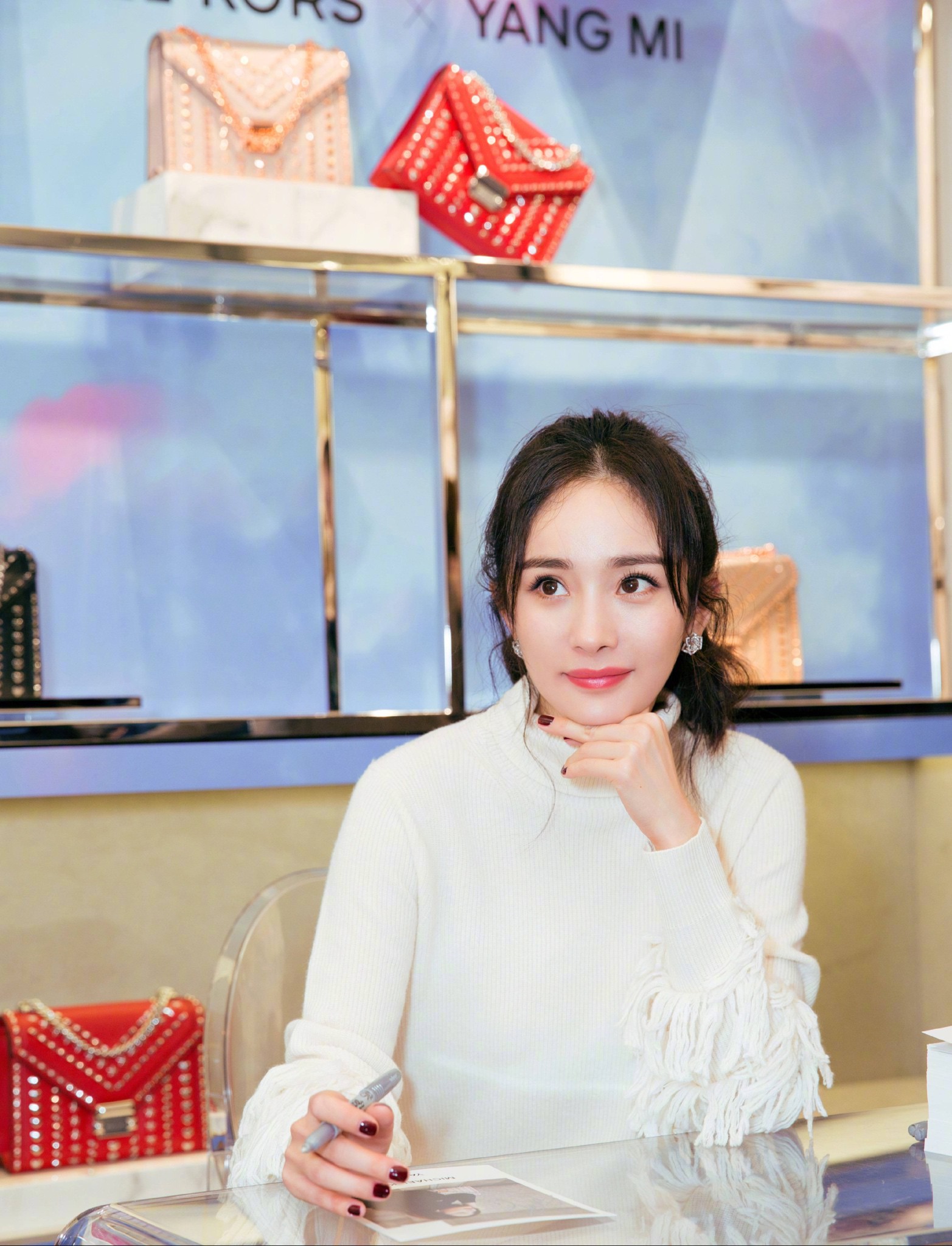 Đập tan thành kiến nhan sắc hết thời, Dương Mịch chứng minh vẻ đẹp trở lại đỉnh cao dù chỉ với ảnh của team qua đường - Ảnh 11.