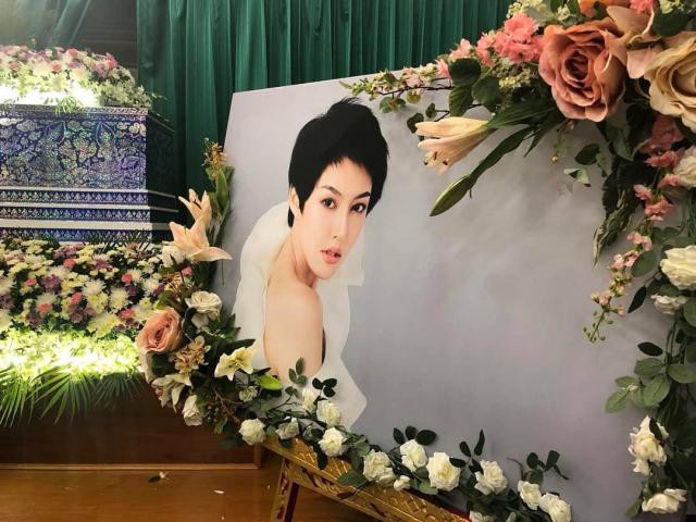 Đau xót đám tang Á quân Thailands Next Top Model sau vụ uống thuốc diệt cỏ và tự tử, bạn thân tiết lộ nguyên nhân - Ảnh 1.