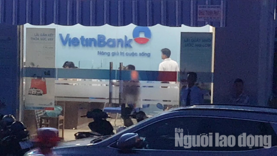 NÓNG: Đang truy bắt tên cướp ngân hàng ở Tiền Giang - Ảnh 1.