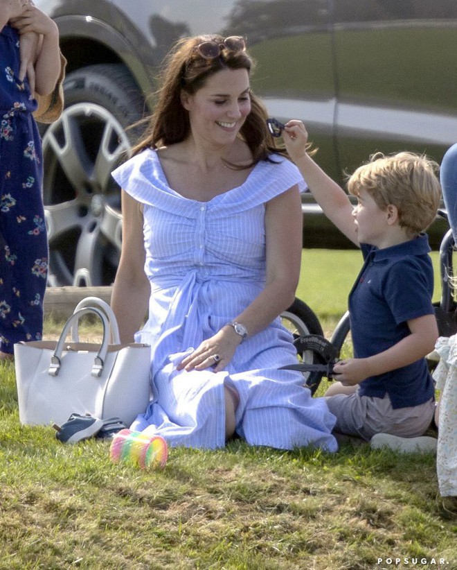 Ấn sau chiếc đồng hồ mà Kate Middleton thường đeo là bí mật ngọt ngào, liên quan đến cả Công nương Diana, Hoàng tử Harry và William - Ảnh 3.