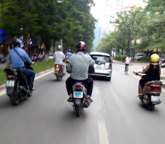 Bất ngờ về lý do “đeo khẩu trang” cho biển số xe của tài xế GrabBike - Ảnh 5.