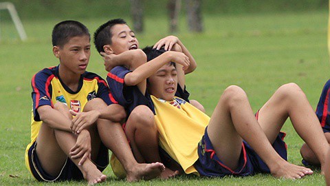 Mổ mũi không được Văn Toàn hỏi thăm một câu, Xuân Trường dỗi: Cái thằng đầu bạc, tính tình cũng bạc - Ảnh 2.