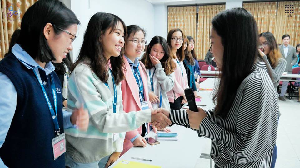 Có một CLB ở Ngoại giao mà ai cũng xinh, cũng giỏi và thường xuyên xuất hiện trong những sự kiện đối ngoại quan trọng - Ảnh 5. Có một CLB ở Ngoại giao mà ai cũng xinh, cũng giỏi và thường xuyên xuất hiện trong những sự kiện đối ngoại quan trọng - Ảnh 5.