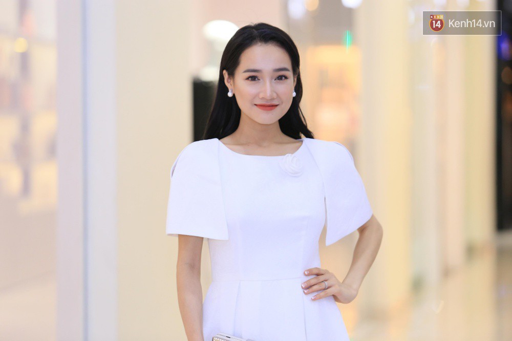 Nh&atilde; Phương chọn v&aacute;y tinh kh&ocirc;i, trang điểm dịu d&agrave;ng nhưng lại lộ khuyết điểm khiến ai thấy cũng quan ngại - Ảnh 2.