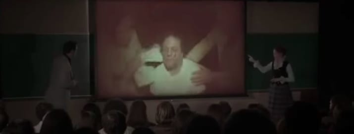 17 bài học cuộc sống hữu ích khi xem phim kinh dị The Nun - Ảnh 14.