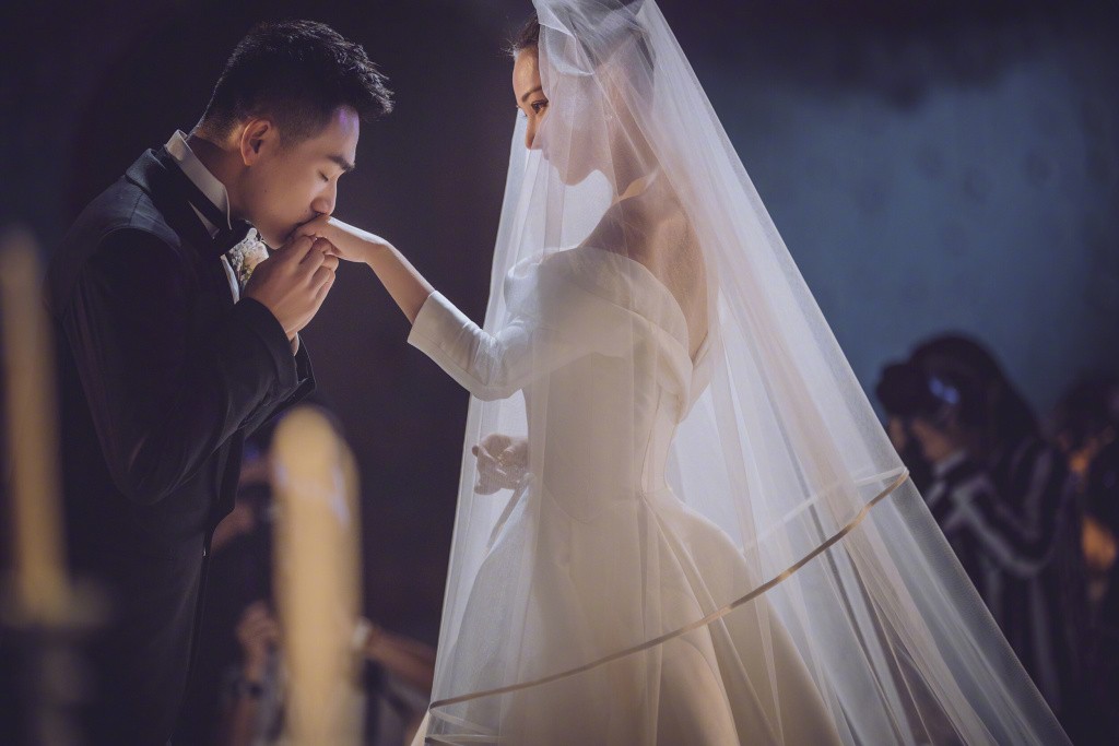Sau đám cưới, tình địch Phạm Băng Băng khoe cuộc sống ngọt ngào và bình dị bên chồng sĩ quan - Ảnh 6. Sau đám cưới, tình địch Phạm Băng Băng khoe cuộc sống ngọt ngào và bình dị bên chồng sĩ quan - Ảnh 6.