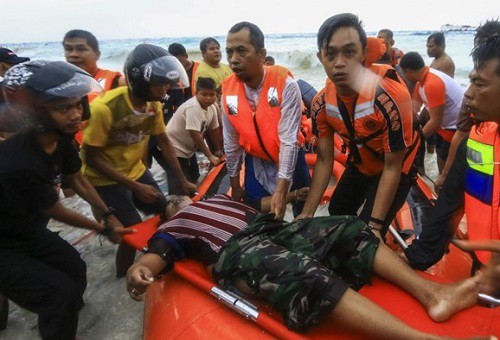 Indonesia: Phà chở 147 hành khách bốc cháy dữ dội, chìm giữa biển - Ảnh 2.