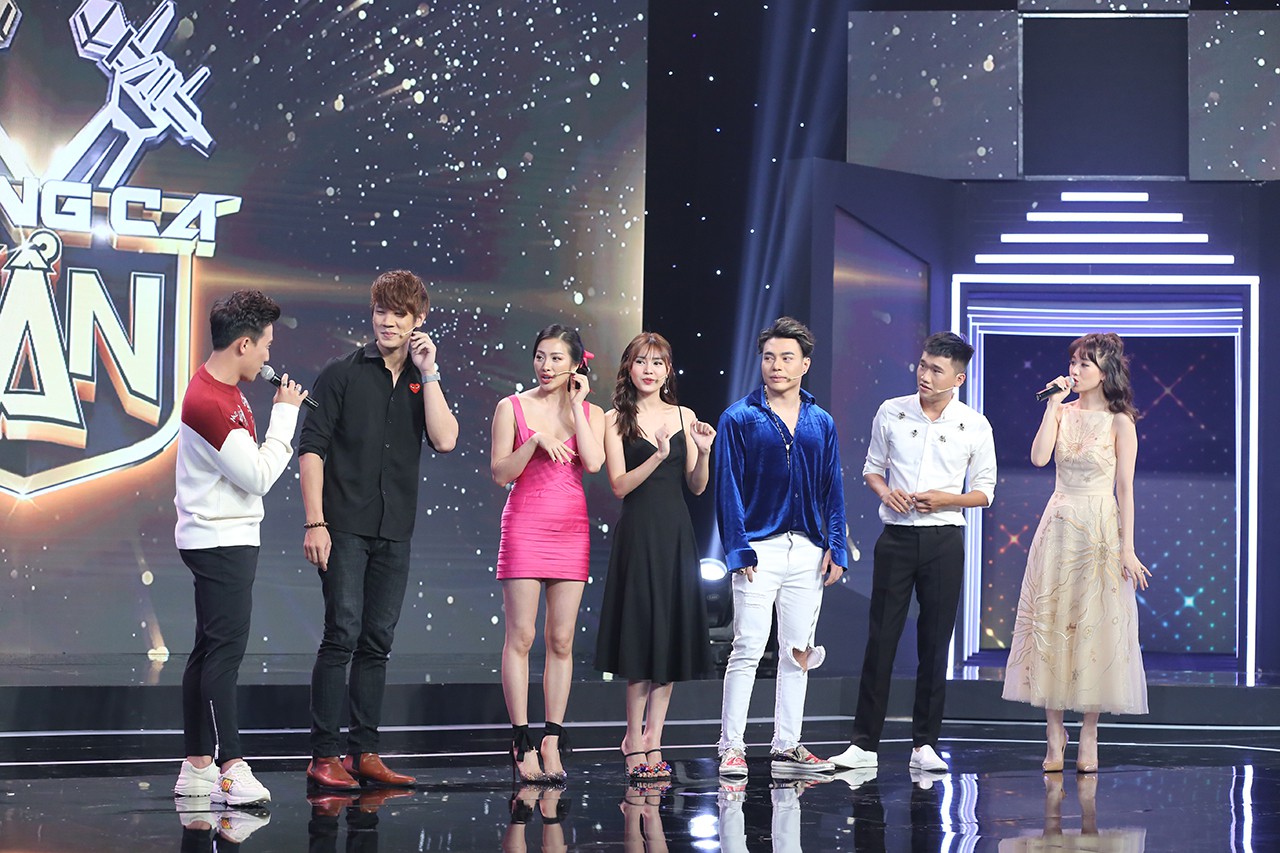 Hari Won cầm búa đe dọa vì Trấn Thành dám khen cô gái khác đẹp - Ảnh 1. Hari Won cầm búa đe dọa vì Trấn Thành dám khen cô gái khác đẹp - Ảnh 1.