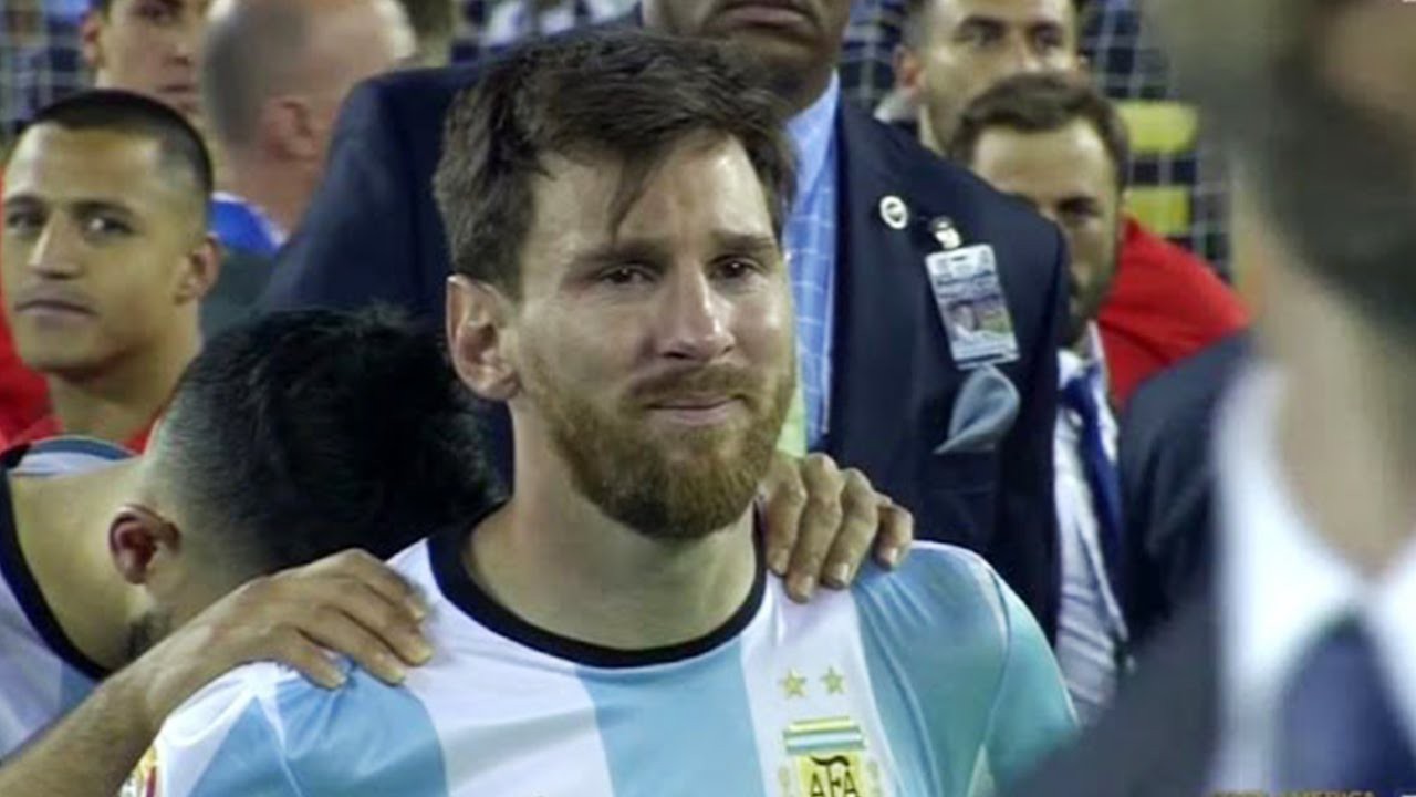 Messi trốn vào một góc, khóc tức tưởi như đứa trẻ vừa mất mẹ - Ảnh 2. Messi trốn vào một góc, khóc tức tưởi như đứa trẻ vừa mất mẹ - Ảnh 2.