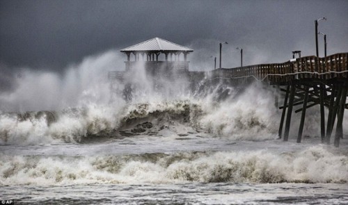 Siêu bão Florence có thể trút 37,8 nghìn tỷ lít nước khi đổ bộ vào Mỹ - Ảnh 4.