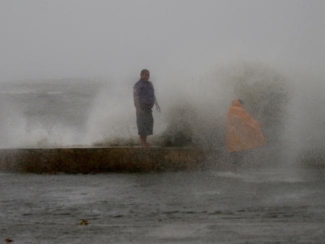 Thông tin thiệt hại về người đầu tiên sau khi siêu bão Mangkhut càn quét Philippines - Ảnh 3.