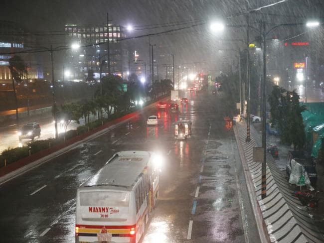 Thông tin thiệt hại về người đầu tiên sau khi siêu bão Mangkhut càn quét Philippines - Ảnh 6.