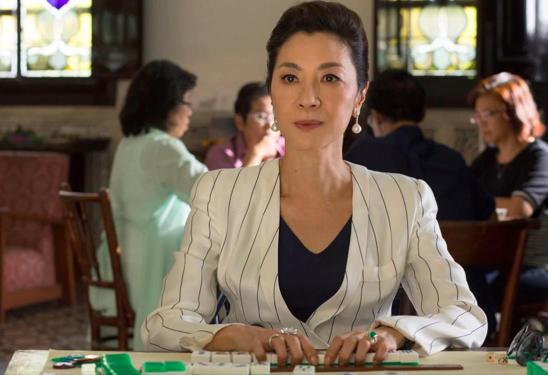 Để đấu lại mẹ chồng tài phiệt khó tính, nữ chính Crazy Rich Asians đã đi nước cờ cao tay này đây - Ảnh 7. Để đấu lại mẹ chồng tài phiệt khó tính, nữ chính Crazy Rich Asians đã đi nước cờ cao tay này đây - Ảnh 7.