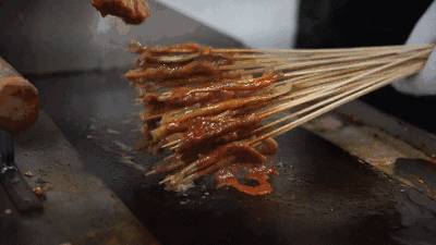 Đến Trung Quốc dịp n&agrave;y th&igrave; đừng qu&ecirc;n thử l&ograve;ng vịt nướng &ndash; m&oacute;n ăn đường phố phải ăn đến v&agrave;i chục xi&ecirc;n mới b&otilde; th&egrave;m - Ảnh 3.