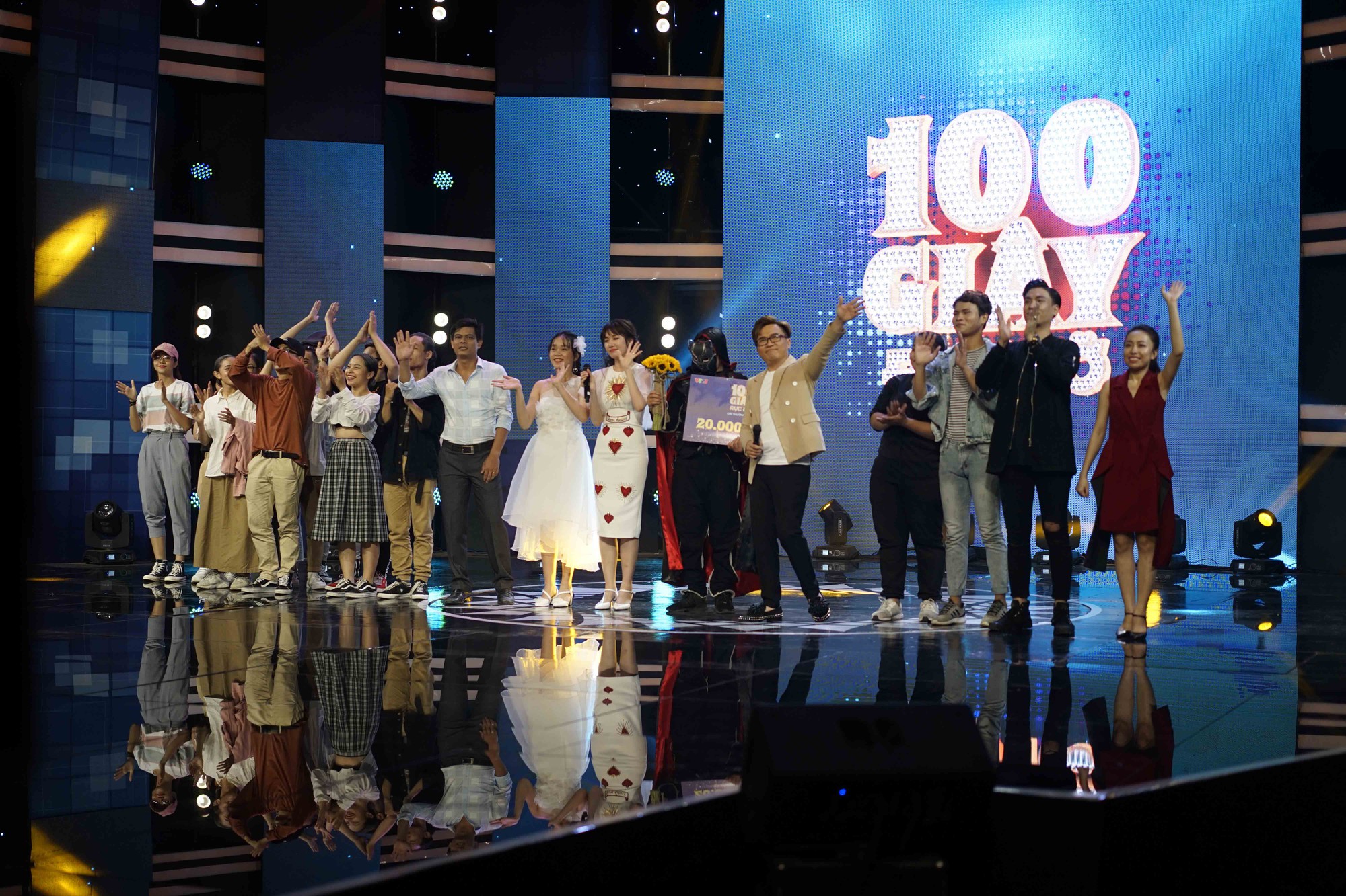 100 giây rực rỡ: Hari Won không thể kiềm chế được sự mê trai khi xem thí sinh giấu mặt trình diễn - Ảnh 6.