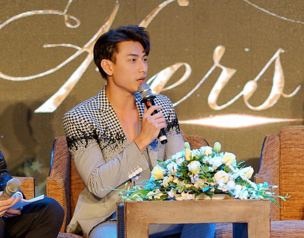 HH Ngọc Hân say sưa cổ vũ màn trình diễn cực sung của Isaac trên sân khấu Hà thành - Ảnh 7.