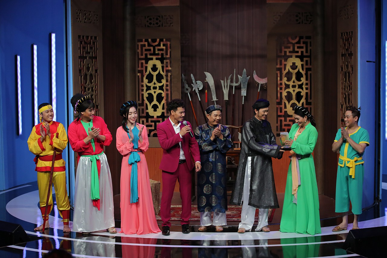 Ơn giời: NSƯT Ngọc Huyền xoay Trấn Thành như chong chóng, xuất sắc giành cúp mở màn mùa 5 - Ảnh 3.