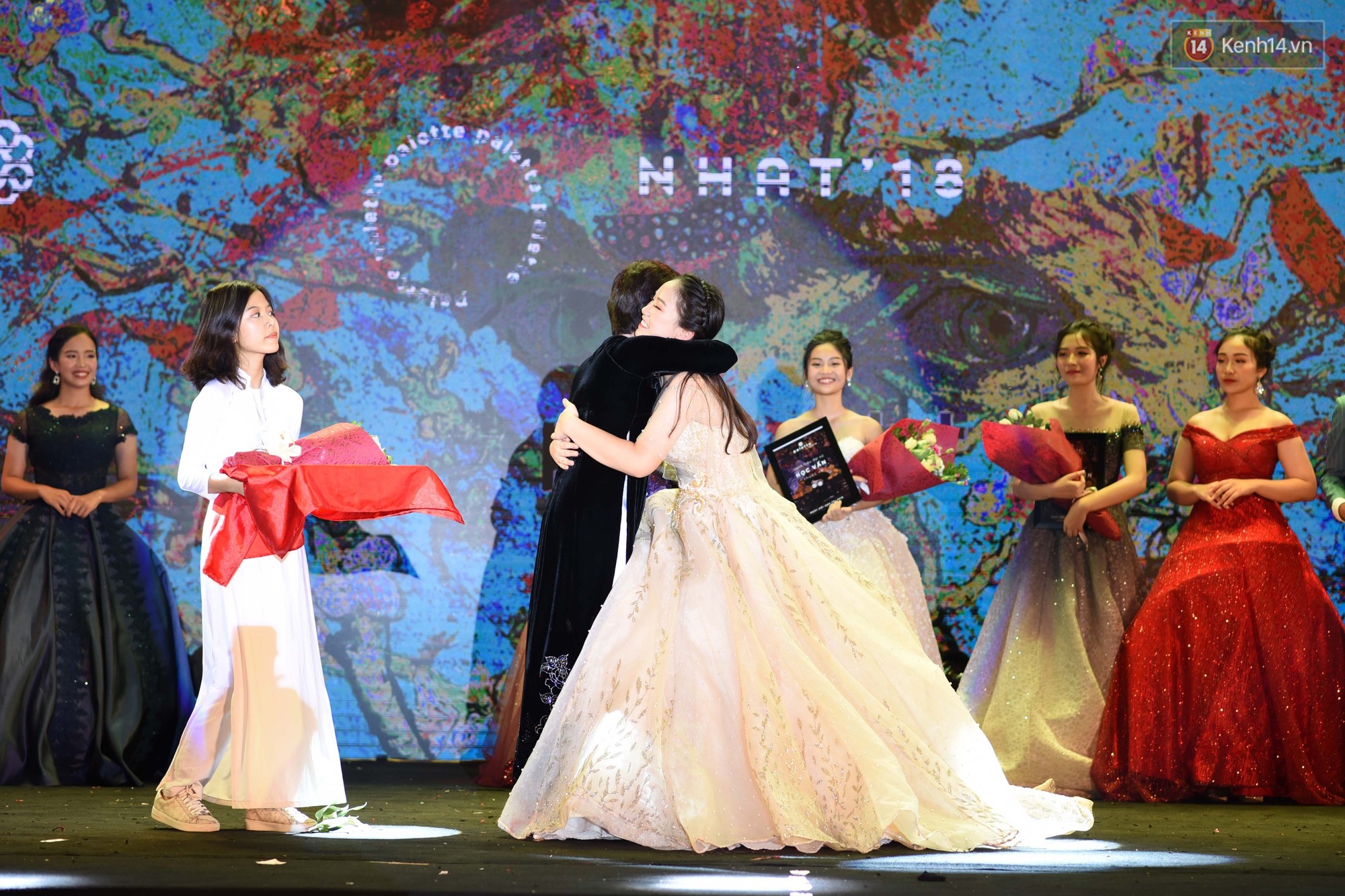 NHAT 2018: Nữ sinh chuyên Toán vừa xinh vừa giỏi trở thành Đại sứ mới của trường Ams - Ảnh 8. NHAT 2018: Nữ sinh chuyên Toán vừa xinh vừa giỏi trở thành Đại sứ mới của trường Ams - Ảnh 8.