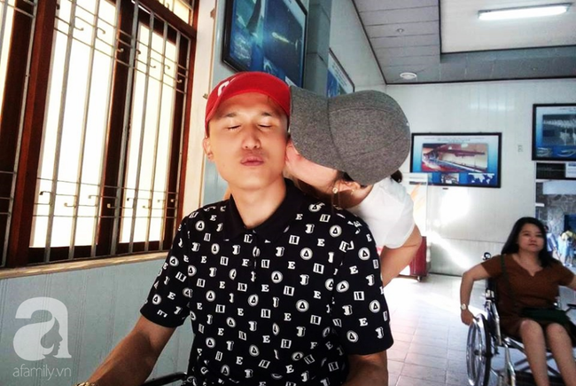 Khao khát làm mẹ cháy bỏng của cô gái Phú Thọ cãi lời cha để vào Nam lấy anh chồng không đi đứng được - Ảnh 2.