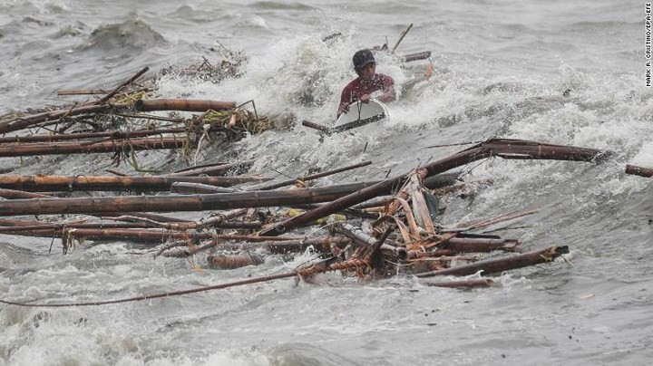 Số người chết vì bão Mangkhut ở Philippines tăng chóng mặt - Ảnh 8. Số người chết vì bão Mangkhut ở Philippines tăng chóng mặt - Ảnh 8.