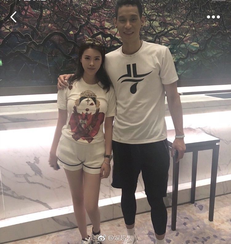 Sau scandal quỵt tiền, Dương Mịch đối mặt với tin đồn bí mật ly hôn Lưu Khải Uy từ 2 năm trước? - Ảnh 8. Sau scandal quỵt tiền, Dương Mịch đối mặt với tin đồn bí mật ly hôn Lưu Khải Uy từ 2 năm trước? - Ảnh 8.