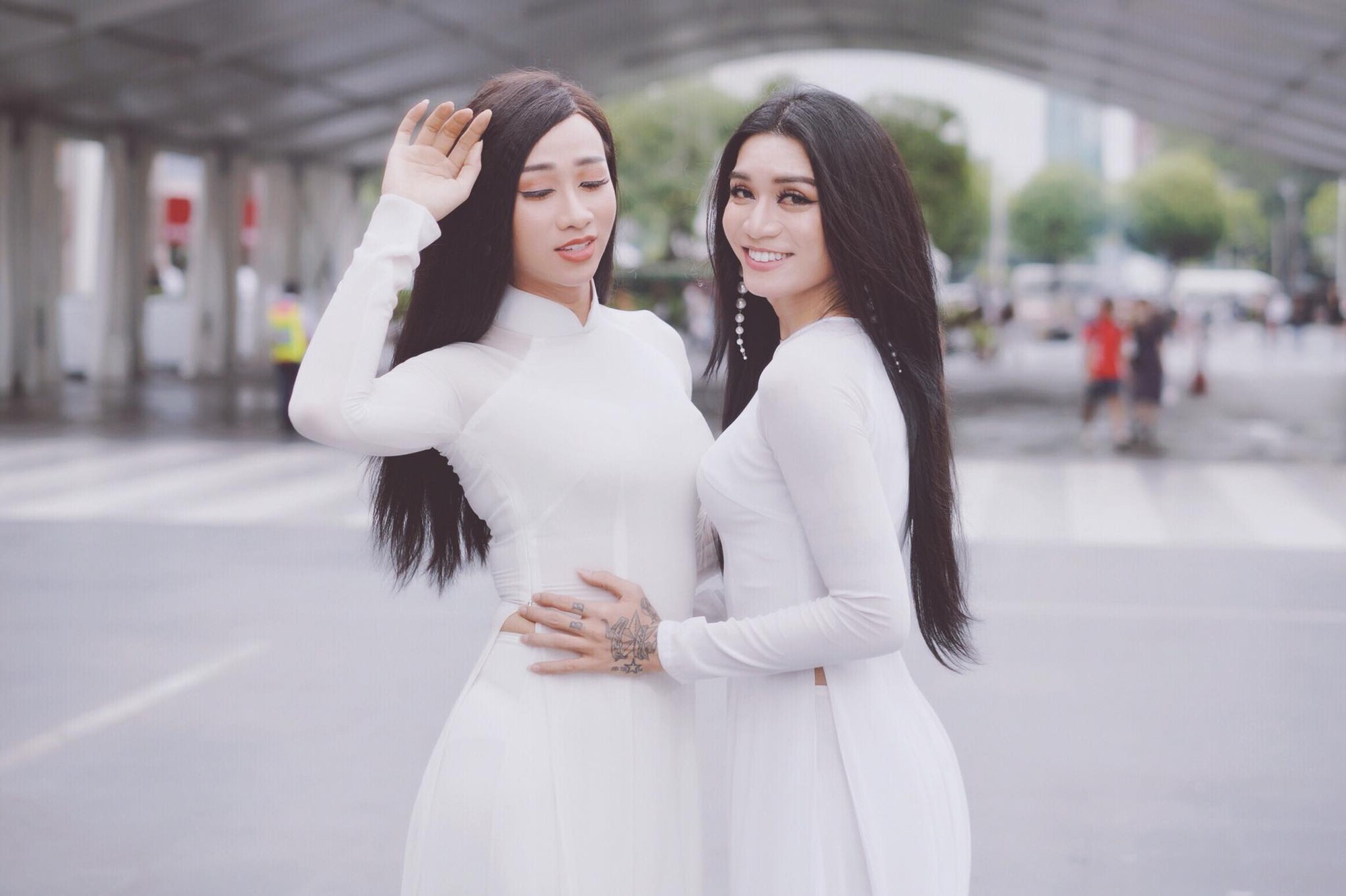 Cuộc đời trái ngang: Khi bạn là con gái nhưng mặc áo dài lại chẳng duyên dáng bằng BB Trần và Hải Triều - Ảnh 4. Cuộc đời trái ngang: Khi bạn là con gái nhưng mặc áo dài lại chẳng duyên dáng bằng BB Trần và Hải Triều - Ảnh 4.