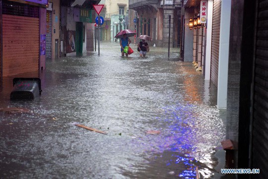 Bão Mangkhut: 2 người Trung Quốc thiệt mạng 2,4 triệu người phải sơ tán - Ảnh 9.