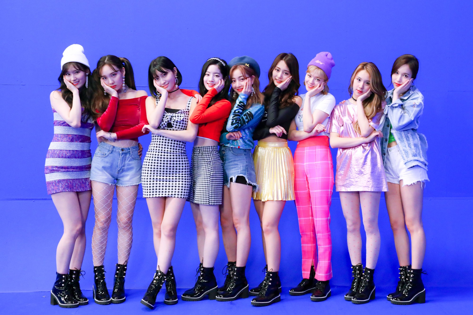 Đừng bảo TWICE là hậu duệ của SNSD khi mà nhóm còn chưa làm được điều này - Ảnh 1. Đừng bảo TWICE là hậu duệ của SNSD khi mà nhóm còn chưa làm được điều này - Ảnh 1.