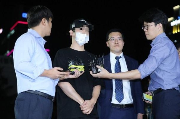 Bá» Goo Hara tá» hà nh hung Äến chảy máu vùng kÃn, bạn trai cÅ© lá» diá»n vá»i gương mặt bÄng bó chi chÃt tại tòa - Ảnh 2.