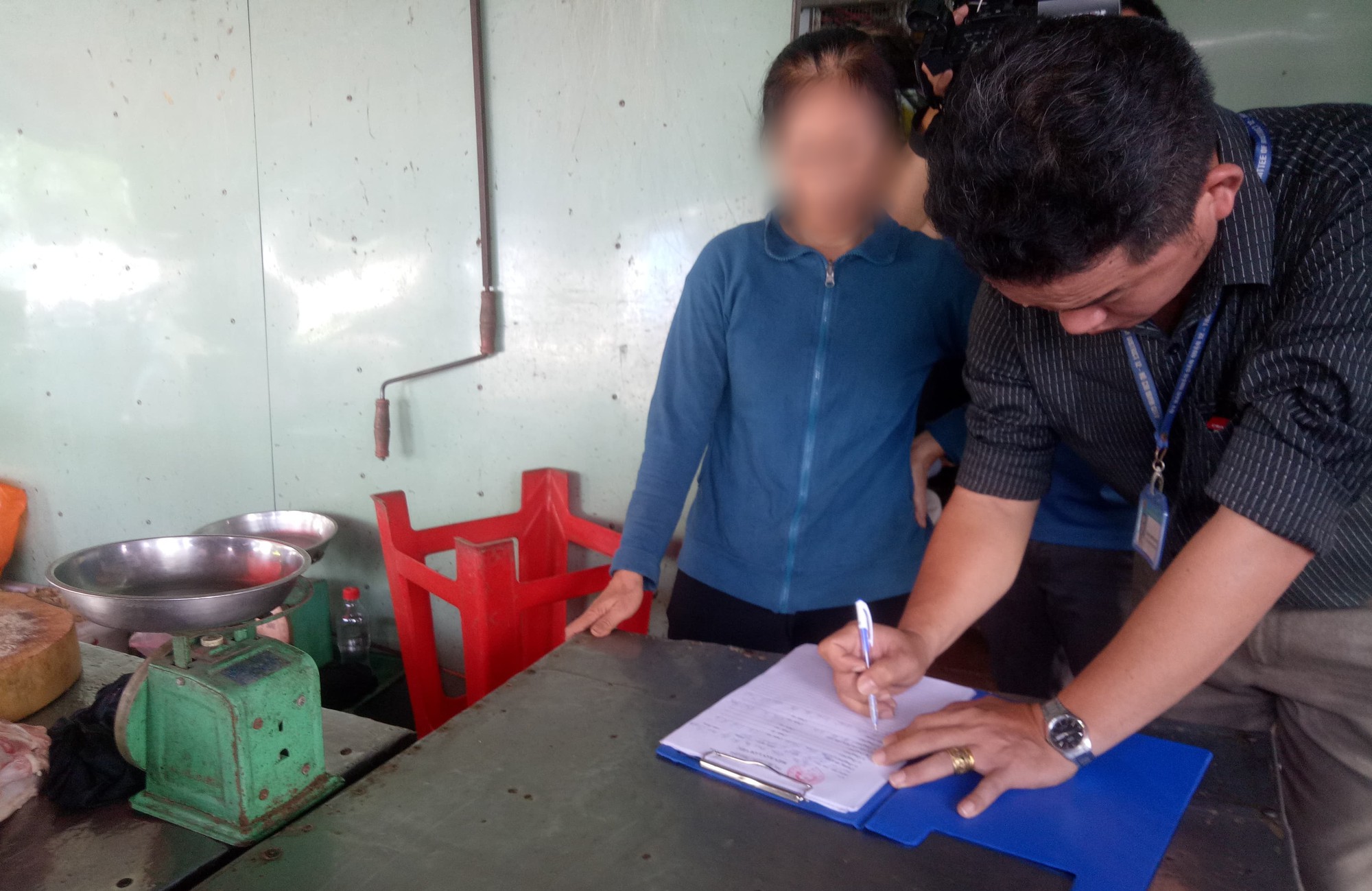 Người bán thịt chó ở Sài Gòn: “Có đến 80-90% là chó bị trộm hoặc bị đánh thuốc” - Ảnh 4. Người bán thịt chó ở Sài Gòn: “Có đến 80-90% là chó bị trộm hoặc bị đánh thuốc” - Ảnh 4.