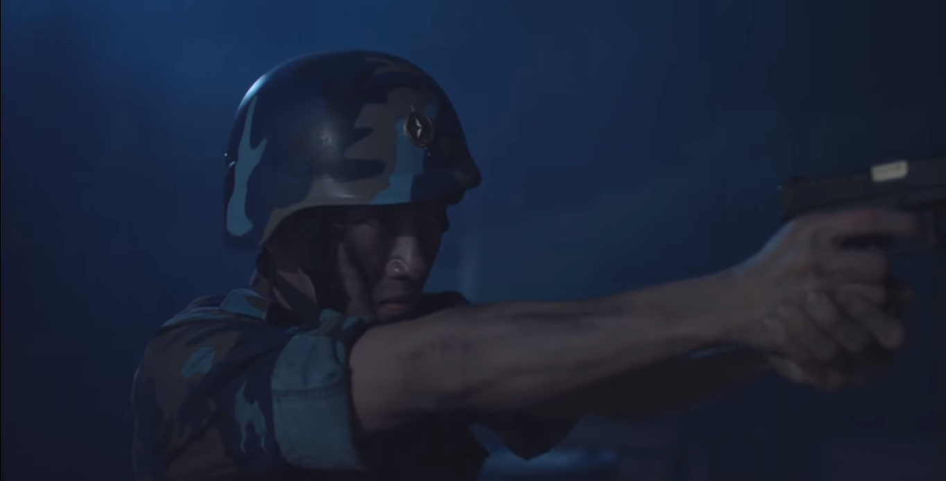 Ngoại hình nam tính nhưng sự ấm áp của Song Luân vẫn còn kém Song Joong Ki trong những hình ảnh đầu tiên của Hậu Duệ Mặt Trời - Ảnh 12.