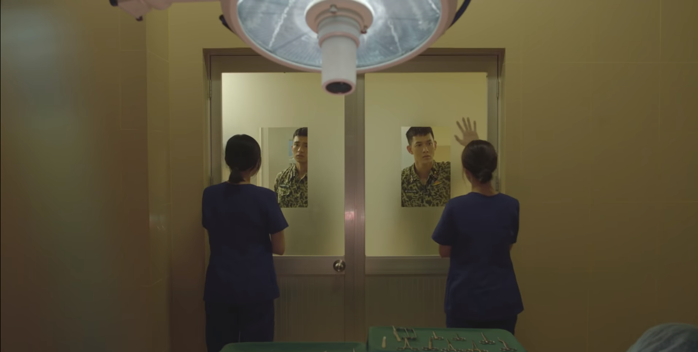 Ngoại hình nam tính nhưng sự ấm áp của Song Luân vẫn còn kém Song Joong Ki trong những hình ảnh đầu tiên của Hậu Duệ Mặt Trời - Ảnh 11.