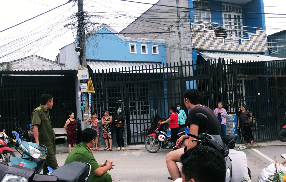 Con gái rụng rời khi phát hiện mẹ tử vong, bố nằm thoi thóp trên vũng máu tại nhà ở Sài Gòn - Ảnh 1. Con gái rụng rời khi phát hiện mẹ tử vong, bố nằm thoi thóp trên vũng máu tại nhà ở Sài Gòn - Ảnh 1.