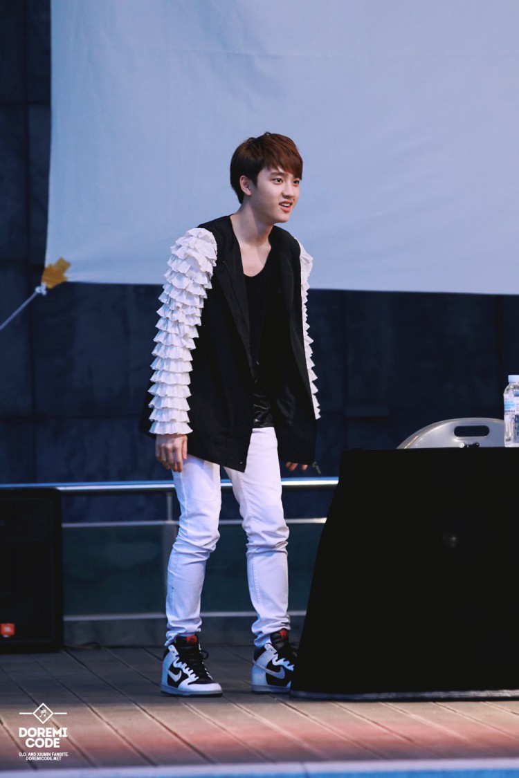 Idol Hàn cũng khổ lắm chứ chẳng sướng gì, thi thoảng vẫn bị stylist dí cho những bộ đồ nhìn chỉ muốn khóc - Ảnh 9. Idol Hàn cũng khổ lắm chứ chẳng sướng gì, thi thoảng vẫn bị stylist dí cho những bộ đồ nhìn chỉ muốn khóc - Ảnh 9.