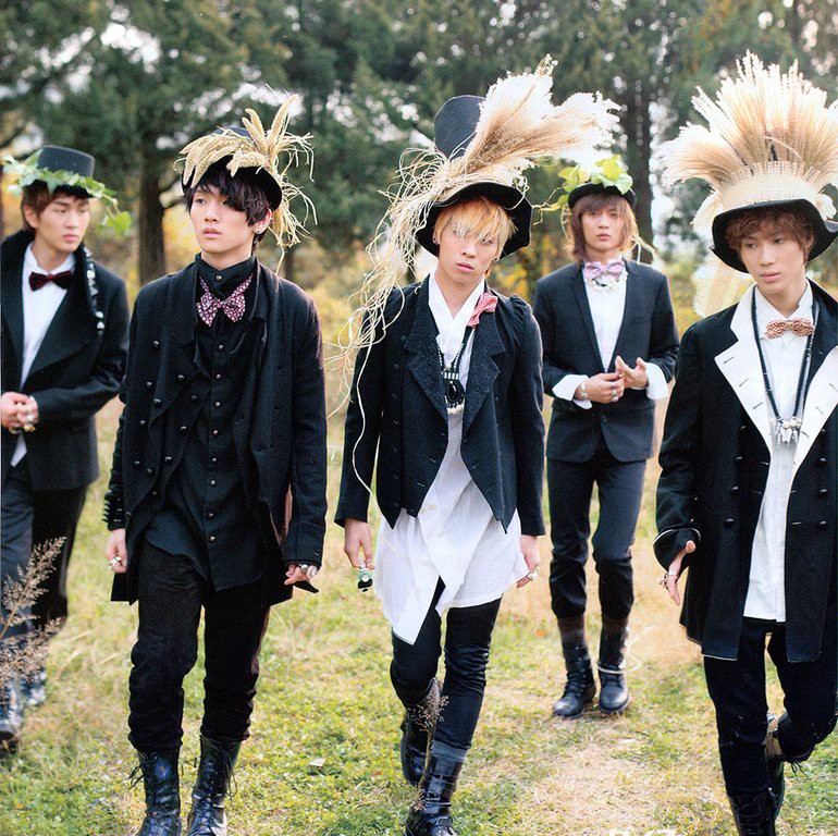 Idol Hàn cũng khổ lắm chứ chẳng sướng gì, thi thoảng vẫn bị stylist dí cho những bộ đồ nhìn chỉ muốn khóc - Ảnh 5. Idol Hàn cũng khổ lắm chứ chẳng sướng gì, thi thoảng vẫn bị stylist dí cho những bộ đồ nhìn chỉ muốn khóc - Ảnh 5.