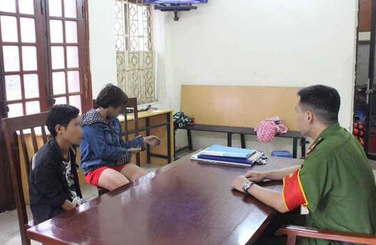 Vụ thiếu niên bị trói chân, tay vào gốc cây: Triệu tập 3 người liên quan - Ảnh 2. Vụ thiếu niên bị trói chân, tay vào gốc cây: Triệu tập 3 người liên quan - Ảnh 2.
