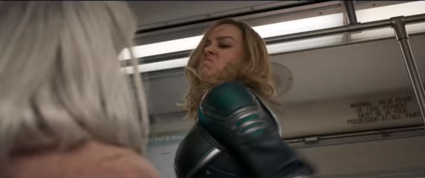 Captain Marvel rách trời rơi xuống, đấm người già trong trailer nóng hổi đầu tiên - Ảnh 5.