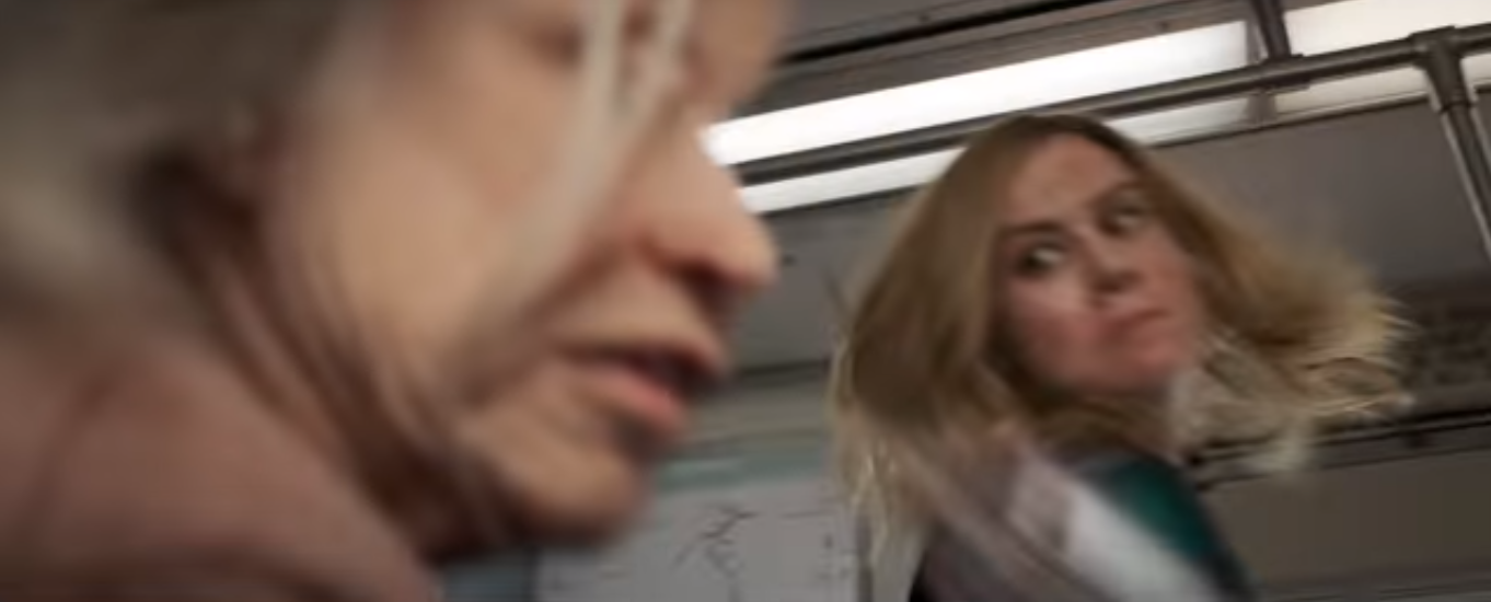 Captain Marvel rách trời rơi xuống, đấm người già trong trailer nóng hổi đầu tiên - Ảnh 6.