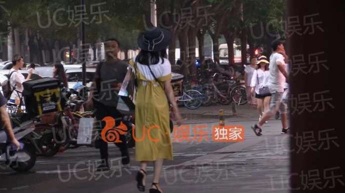 "Phó Hằng" Hứa Khải bị paparazzi bắt gặp hẹn hò với kẻ thứ 3 Bạch Lộc - Ảnh 5. "Phó Hằng" Hứa Khải bị paparazzi bắt gặp hẹn hò với kẻ thứ 3 Bạch Lộc - Ảnh 5.