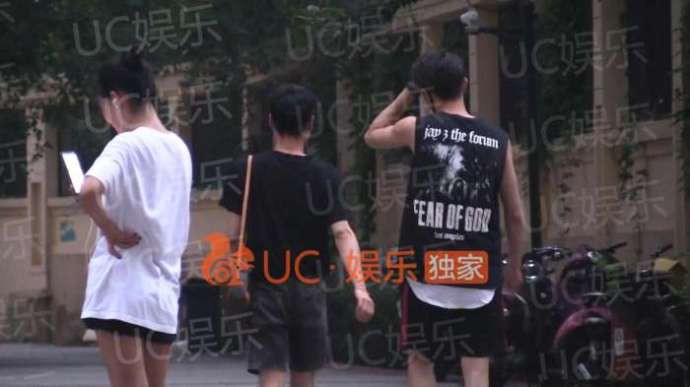 Paparazzi tóm sống hình ảnh hẹn hò kín đáo của Phó Hằng Hứa Khải và hồ ly tinh - Ảnh 7. Paparazzi tóm sống hình ảnh hẹn hò kín đáo của Phó Hằng Hứa Khải và hồ ly tinh - Ảnh 7.