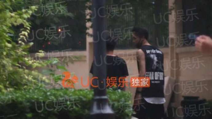 "Phó Hằng" Hứa Khải bị paparazzi bắt gặp hẹn hò với kẻ thứ 3 Bạch Lộc- Ảnh 6. "Phó Hằng" Hứa Khải bị paparazzi bắt gặp hẹn hò với kẻ thứ 3 Bạch Lộc- Ảnh 6.