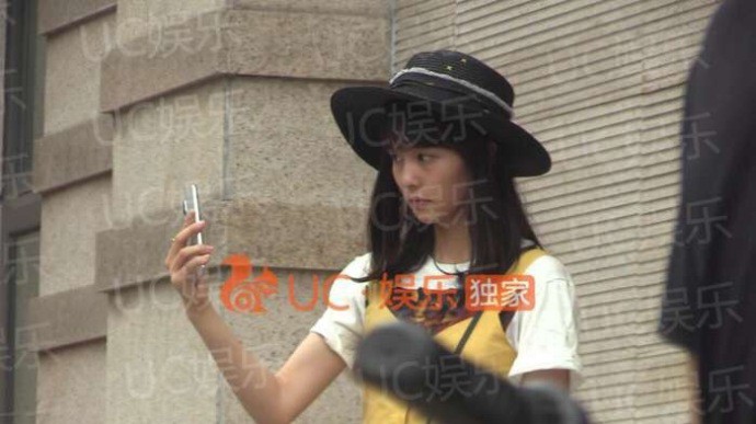 "Phó Hằng" Hứa Khải bị paparazzi bắt gặp hẹn hò với kẻ thứ 3 Bạch Lộc - Ảnh 4. "Phó Hằng" Hứa Khải bị paparazzi bắt gặp hẹn hò với kẻ thứ 3 Bạch Lộc - Ảnh 4.
